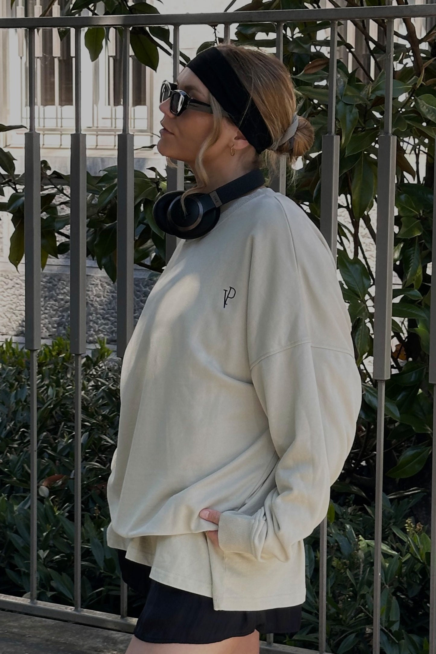 OVERSIZED SWEATER