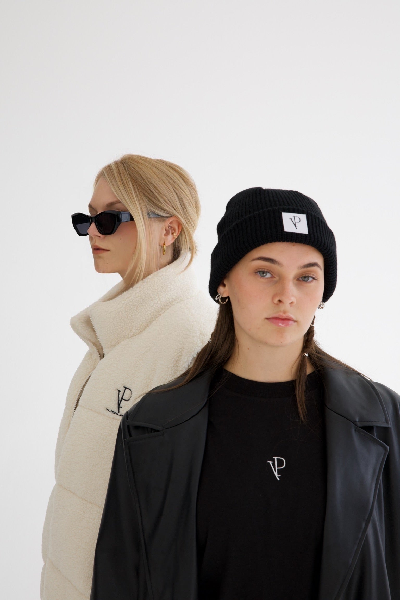 victoria-prince-beanie-black